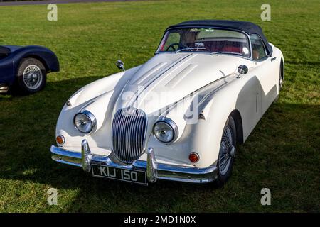 1959 Jaguar XK, ausgestellt beim Jänner Scramble im Bicester Heritage Centre am 8. Januar 2023 Stockfoto