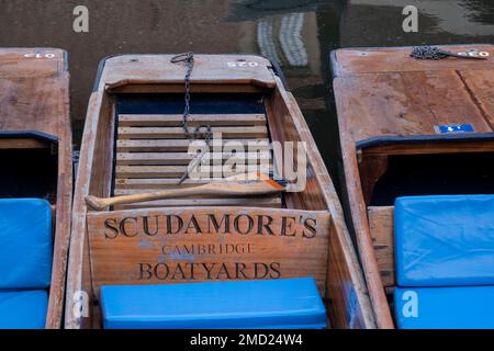 Traditionelle Punts on the River Cam, Cambridge, Cambridgeshire, England, Großbritannien Stockfoto