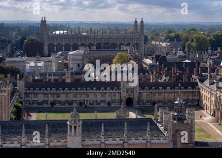 Erhöhte Aussicht über das Trinity College in Richtung Kings College Chapel, University of Cambridge, Cambridge, Cambridgeshire, England, UK Stockfoto