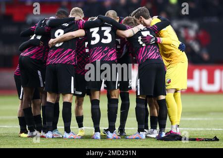 ENSCHEDE – unter anderem Luuk Brouwers vom FC Utrecht, Mike van der Hoorn vom FC Utrecht, Hidde ter Avest vom FC Utrecht, FC Utrecht Torwart Vasilis Barkas (lr) während des niederländischen Eredivisie-Spiels zwischen dem FC Twente und dem FC Utrecht im Stadium De Grolsch Veste am 22. Januar 2023 in Enschede, Niederlande. ANP VINCENT JANNINK Stockfoto