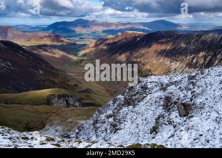 Das Newlands Valley und die Skiddaw Range von Dale Head, Lake District National Park, Cumbria, England, Großbritannien Stockfoto