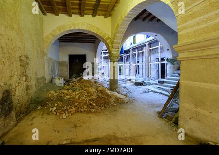 Die Renovierung eines Gebäudes in der Altstadt von Havanna auf Kuba Stockfoto