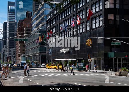 3rd Avenue Eintritt zum Bloomingdales Department Store, Manhattan, New York, USA Stockfoto