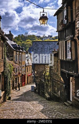 Frankreich. brittany. Cotes-d'Armor (22) Dinan. Rue du Petit-Fort mit seinen Fachwerkhäusern aus dem 15. Jahrhundert Stockfoto