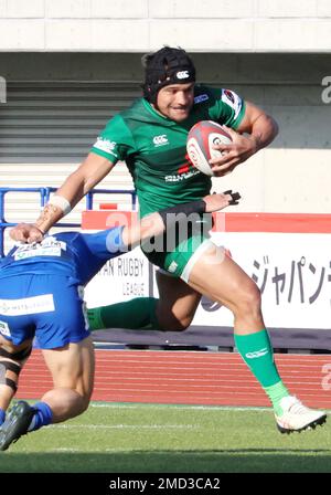 Sagamihara, Japan. 22. Januar 2023. Mitsubishi Heavy Industries Sagamihara Dynaboars Wing Honeti Taumohaapai trägt den Ball während des Japan Rugby League One Spiels gegen Shizuoka BlueRevs in Sagamihara, Vorort Tokio am Sonntag, den 22. Januar 2023. Dynaboars und BlueRevs haben das Spiel von 27 bis 27 gezeichnet. Kredit: Yoshio Tsunoda/AFLO/Alamy Live News Stockfoto