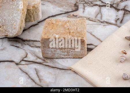 Handgemachte Seifenbar Am Barbecue-Badezimmer. Nahaufnahme von hausgemachter Duftseife. Stockfoto