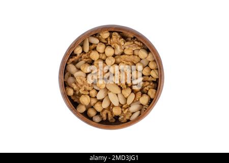 Draufsicht gemischte Muttern auf einer Holzplatte. Gemischtes Nussöl Konzept Isoliert Auf Weißem Hintergrund. Stockfoto