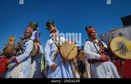 Kathmandu, Bagmati, Nepal. 22. Januar 2023. Tamang Shamans nehmen an der Feier des Sonam Lhosar Festivals Teil, um das neue Jahr der Katze am 22. Januar 2023 in Kathmandu, Nepal, zu begrüßen. (Kreditbild: © Sunil Sharma/ZUMA Press Wire) NUR REDAKTIONELLE VERWENDUNG! Nicht für den kommerziellen GEBRAUCH! Kredit: ZUMA Press, Inc./Alamy Live News Stockfoto