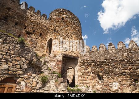 Ruine der Festung Ananuri am Fluss Aragvi in Georgia. Es war ein Schloss der Herzöge von Aragvi, eine feudale Dynastie, die das Gebiet von der regierte Stockfoto