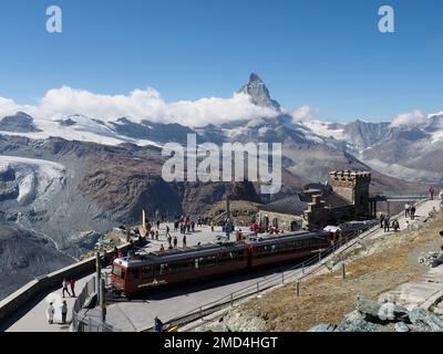 Zermatt, Schweiz - 15. September 2018: Eisenbahn zum Berggebiet. Stockfoto