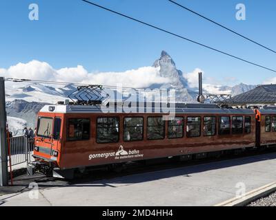 Zermatt, Schweiz - 15. September 2018: Eisenbahn zum Berggebiet. Stockfoto