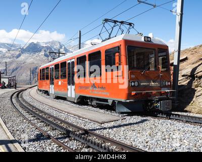Zermatt, Schweiz - 15. September 2018: Eisenbahn zum Berggebiet. Stockfoto