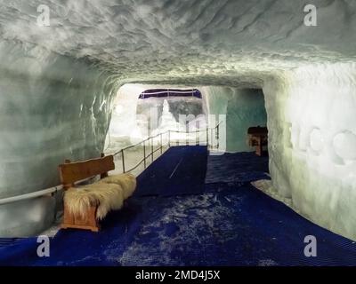 Zermatt, Schweiz - 16. September 2018: Matterhorn-Gletscherparadies, Besuch der Ausstellung im Gletscher. Stockfoto