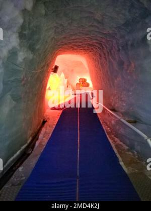 Zermatt, Schweiz - 16. September 2018: Matterhorn-Gletscherparadies, Besuch der Ausstellung im Gletscher. Stockfoto