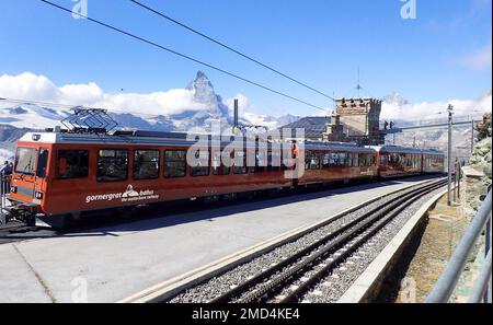 Zermatt, Schweiz - 15. September 2018: Eisenbahn zum Berggebiet. Stockfoto