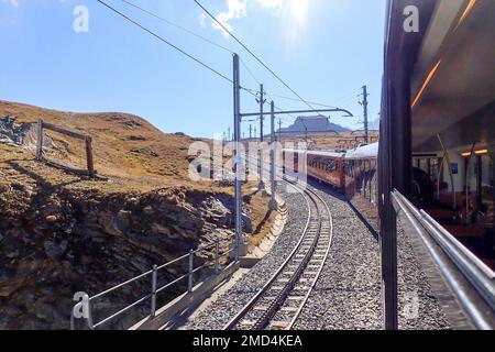 Zermatt, Schweiz - 15. September 2018: Eisenbahn zum Berggebiet. Stockfoto