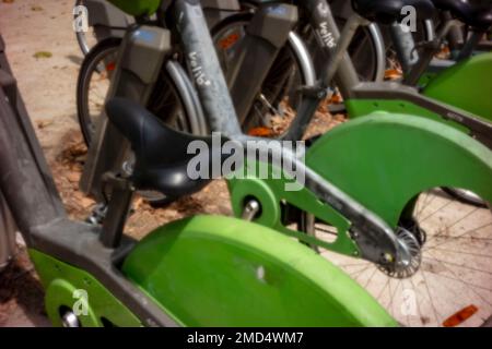 Nahaufnahme Halbabstrakt gefunden Stilleben von Vélib' Métropole Rental Bikes, Paris, Frankreich, Europa Stockfoto