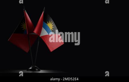 Kleine Nationalflaggen der Antigua und Barbuda auf schwarzem Hintergrund. Stockfoto