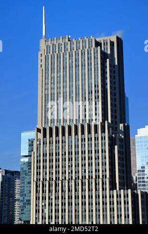 Chicago, Illinois, USA. Der NBC Tower in der Innenstadt von Chicago am südlichen Ende der Magnificent Mile der Stadt auf der Michigan Avenue. Stockfoto