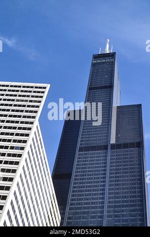 Chicago, Illinois, USA. Der Willis Tower (vormals Sears Tower) majestätisch Aalen in der Morgensonne. Stockfoto
