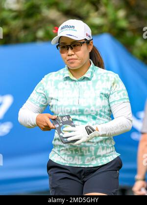 Orlando, Florida, USA. 22. Januar 2023. Die NASA Hataoka aus Japan bereitet sich darauf vor, sie während der Runde des Hilton Grand Vacations Tournament of Champions im Lake Nona Golf & Country Club in Orlando, FL, zu starten. Romeo T Guzman/CSM/Alamy Live News Stockfoto