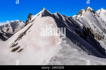 Gefrorener Mazeno Pass auf dem Weg zum Nanga Parbat Gipfel, bekannt als Killer Mountain im Himalaya Gebirge Stockfoto