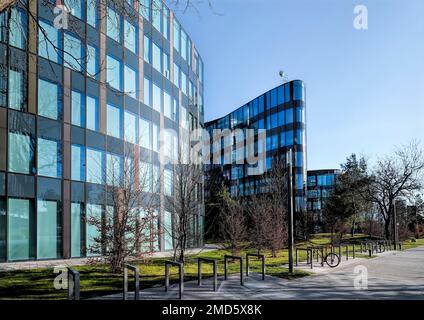 Wien, Osterreich, 2019. Dez.: Viertel zwei Architectural Project in Wien. Glasfassaden einiger Gebäude auf dem Campus Stockfoto