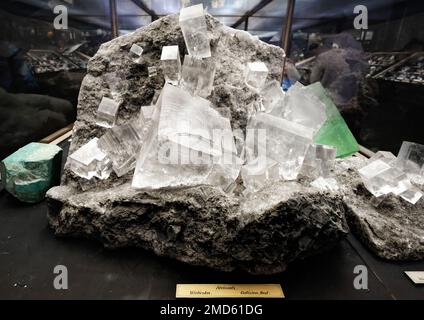 Wien, Österreich, 2019. Dezember: Salzkristall im Naturhistorischen Museum Stockfoto