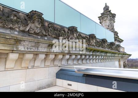 Blick von der Kuppel des Bundestages. Das Dach des Reichstags in Berlin. Berliner Fernsehturm. Stockfoto