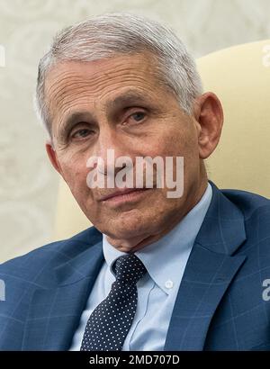 Präsident Joe Biden erhält am Freitag, den 16. Juli 2021, im Oval Office des Weißen Hauses von Dr. Anthony Fauci ein Briefing zu COVID-19 (Biden nicht abgebildet). Stockfoto