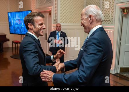 Reportage: Präsident Joe Biden begrüßt den französischen Präsidenten Emmanuel Macron am Mittwoch, den 21. September 2022, auf der Siebten Nachschubkonferenz des Global Fund auf der Park Avenue in New York Stockfoto