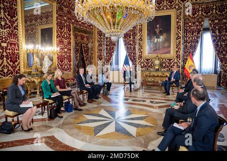 Bericht: Präsident Joe Biden nimmt am Dienstag, den 28. Juni 2022, an einem bilateralen Treffen mit König Felipe VI. Von Spanien im Königlichen Palast von Madrid Teil Stockfoto