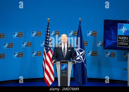 Bericht: Präsident Joe Biden nimmt am Donnerstag, den 24. März 2022, an einer Pressekonferenz im NATO-Hauptquartier in Brüssel Teil Stockfoto