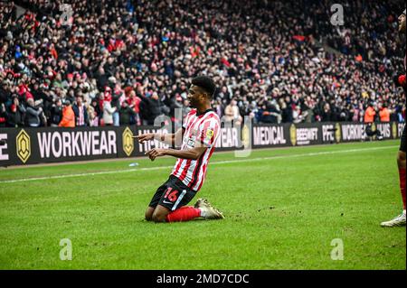 Amad Diallo von Sunderland AFC feiert das zweite Tor seiner Seite gegen Middlesbrough bei der Sky Bet Championship. Stockfoto