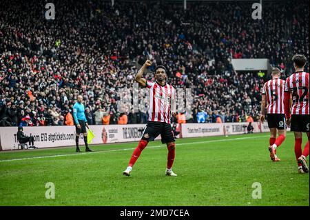 Amad Diallo von Sunderland AFC feiert das zweite Tor seiner Seite gegen Middlesbrough bei der Sky Bet Championship. Stockfoto