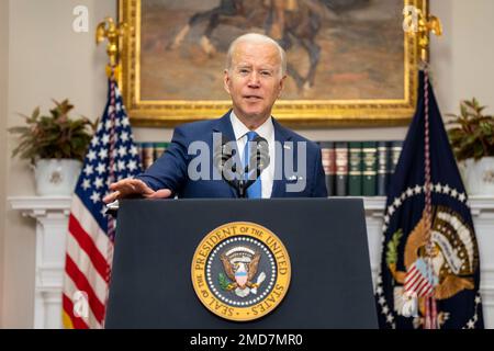 Bericht: Präsident Joe Biden hält am Donnerstag, den 28. April 2022, im Roosevelt-Saal des Weißen Hauses eine Rede über die Ukraine Stockfoto