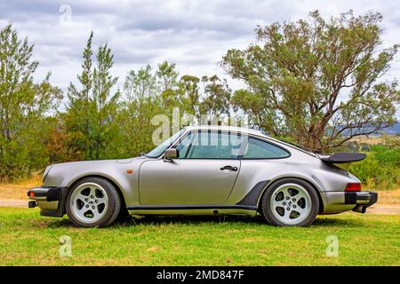 Seitenansicht eines 1981 Porsche 911 (930) Sports Coupe. Stockfoto