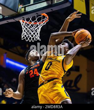 Haas Pavilion Berkeley Calif, USA. 22. Januar 2023. CA U.S.A. Der California Guard Marsalis Roberson (0) fährt während des NCAA Männer Basketballspiels zwischen Oregon State Beavers und den California Golden Bears in der ersten Hälfte im Haas Pavilion Berkeley Calif zum Basketball Thurman James/CSM/Alamy Live News Stockfoto