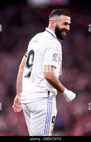 BILBAO, SPANIEN – JANUAR 22: Karim Benzema von Real Madrid CF reagiert, nachdem er am 22. Januar 2023 in Bilbao, Spanien, das erste Tor beim Spiel La Liga Santander zwischen Athletic Club und Real Madrid CF in San Mames erzielt hat. Kredit: Ricardo Larreina/AFLO/Alamy Live News Stockfoto