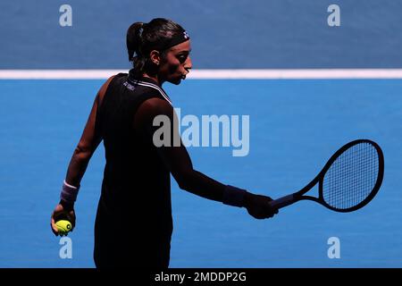 Melbourne, Australien. 23. Januar 2023. Caroline Garcia von Frankreich in Aktion während des Spiels der 4. Runde zwischen Caroline Garcia von Frankreich und Magda Linette von Polen Tag 8 auf dem Australian Open Tennis 2023 in der Rod Laver Arena, Melbourne, Australien, am 23. Januar 2023. Foto von Peter Dovgan. Nur redaktionelle Verwendung, Lizenz für kommerzielle Verwendung erforderlich. Keine Verwendung bei Wetten, Spielen oder Veröffentlichungen von Clubs/Ligen/Spielern. Kredit: UK Sports Pics Ltd/Alamy Live News Stockfoto