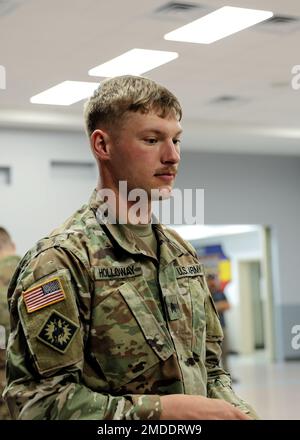 Tyler Holloway, der der 115th Field Artillery Brigade der Wyoming National Guard zugeteilt wurde, wurde während des Best Warrior Competition der Army National Guard 2022 am 22. Juli auf der Volunteer Training Site in Smyrna, Tenn, einzeln bewertet. Holloway stand neben 13 weiteren Top-Soldaten der Nationalgarde und Unteroffizieren aus dem ganzen Land. #2022ARNGNationalBestWarrior,#2022NationalGuardBestWarrior,#WyomingNationalGuard, Stockfoto