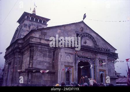 Kedarnath Tempel, weithin bekannt für den antiken Tempel, der Lord Shiva gewidmet ist, Chota Char Dham Yamunotri Kedarnath Badrinath Kedarnath Tempel ist ein hinduistischer Tempel, der etwa 1200 Jahre alt und Shiva gewidmet ist. Der Tempel befindet sich am Garhwal Himalaya Range in der Nähe des Flusses Mandakini im Bundesstaat Uttarakhand, Indien. Stockfoto