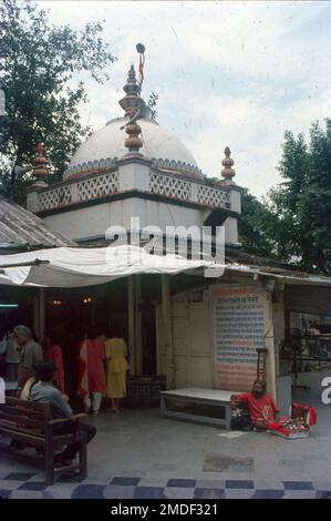 Der Shree Siddhivinayak Ganapati Mandir ist ein Hindu-Tempel, der Lord Shri Ganesh gewidmet ist. Es befindet sich in Prabhadevi, Mumbai, Maharashtra, Indien. Es wurde ursprünglich von Laxman Vithu und Deubai Patil am 19. November 1801 erbaut. Es ist einer der reichsten Tempel in Indien. Stockfoto