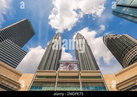 12. Januar 2023: petronas Twin Towers, die höchsten Gebäude in Kuala Lumpur, malaysia und die höchsten Zwillingstürme der Welt. Die Bauarbeiten begannen Stockfoto