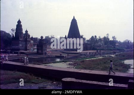 Ganpati Tempel Wai:- Es ist nur 3 km von der Wai Panchgani Straße entfernt. Dadurch ist es praktisch, einen Besuch abzustatten. Der Tempel befindet sich am Ufer des Flusses Krishna. Stockfoto