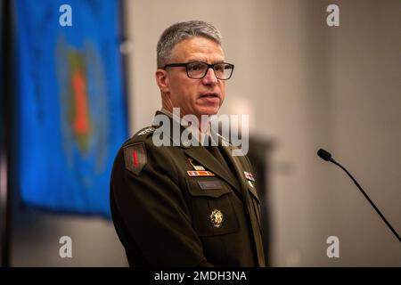 37. Stellvertretender Stabschef der Armee General Joseph M. Martin spricht während des Gesellschaftsbanketts auf dem 101. Jährlichen Treffen der Society of the 1. Infantry Division im Fort Worth Hilton Hotel, Texas, am 24. Juli 2022. Martin sprach über die Bedeutung des Dienstes der versammelten Veteranen für die Nation unter den Farben des Großen Roten und darüber, wie die Veteranen weiterhin dienen können, indem sie für die Armee eintreten. Stockfoto