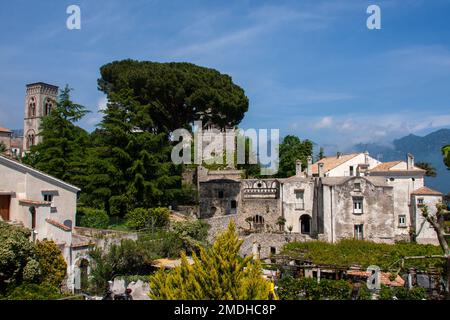 Plaza Central, Ravello, Italien Ravello ist eine Stadt und Comune oberhalb der Amalfiküste in der Provinz Salerno, Kampanien, Süditalien, mit Stockfoto