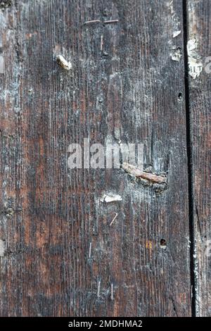 Verwitterter Holzbalken mit ausgeprägter Körnung - Textur, Muster Stockfoto