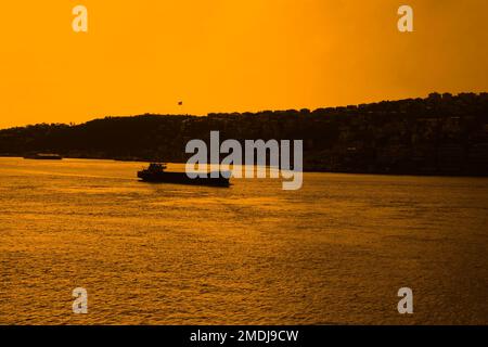 Sonnenuntergang auf dem bosporus Istanbul, türkei Stockfoto