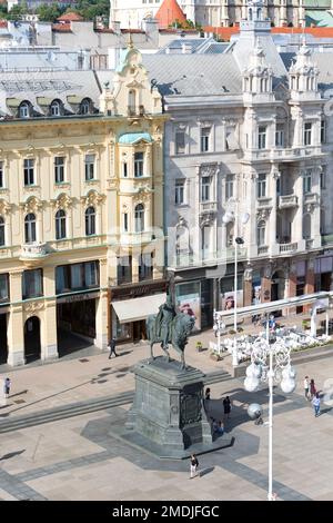 Kroatien, Zagreb, Reiterstatue von Graf Josip Jelacic (1801-59) auf dem Hauptplatz - Trg Bana Jelacica. Stockfoto